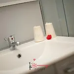 Coral 5 For 2 Pax Wi-fi Free -by Easylife Swiss شقة لوغانو